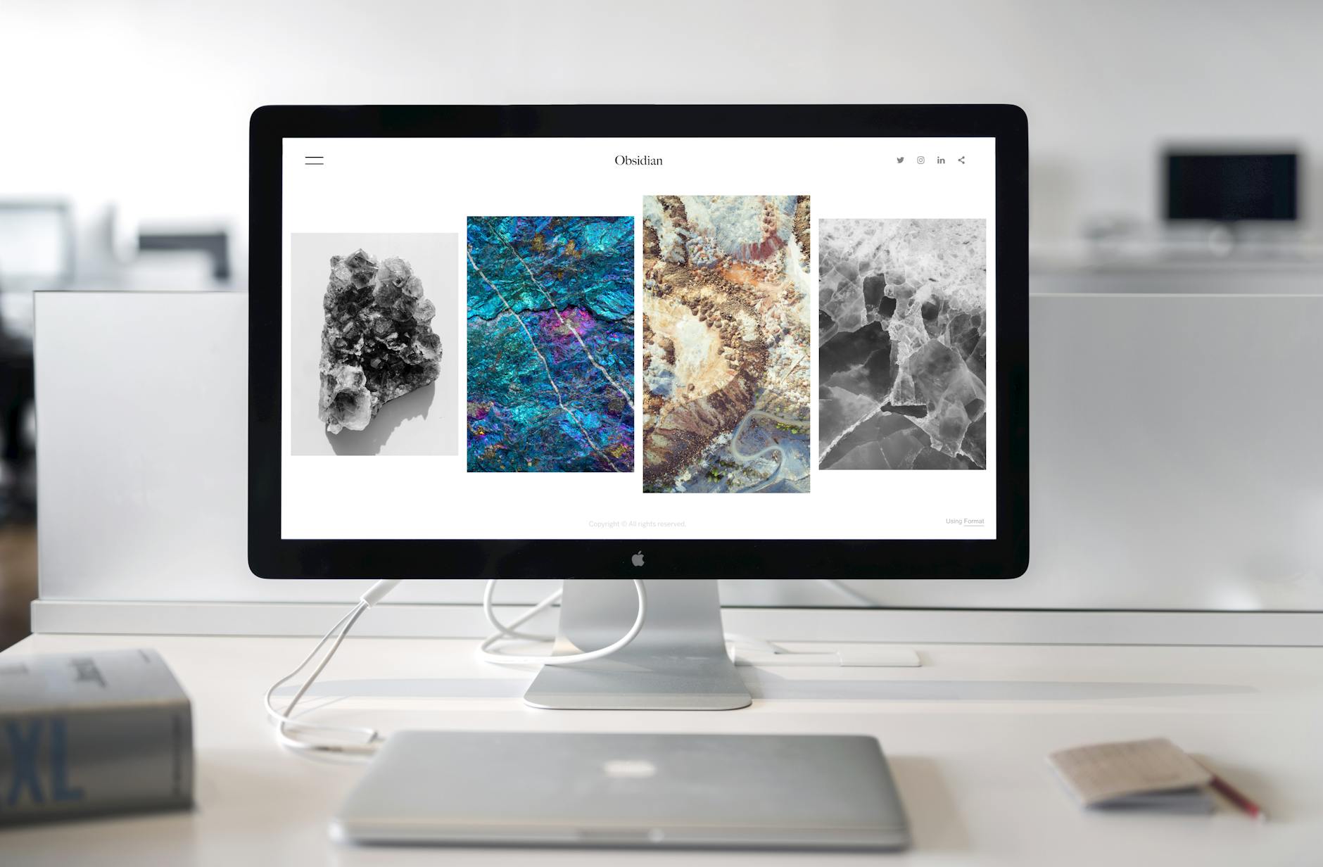 Foto Von Imac In Der Nähe Von Macbook