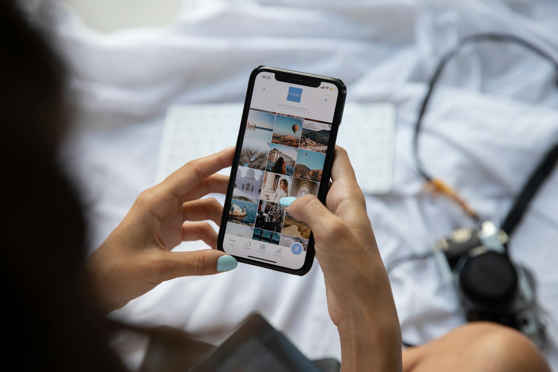 Person, Die Die Smartphone Anwendung Verwendet